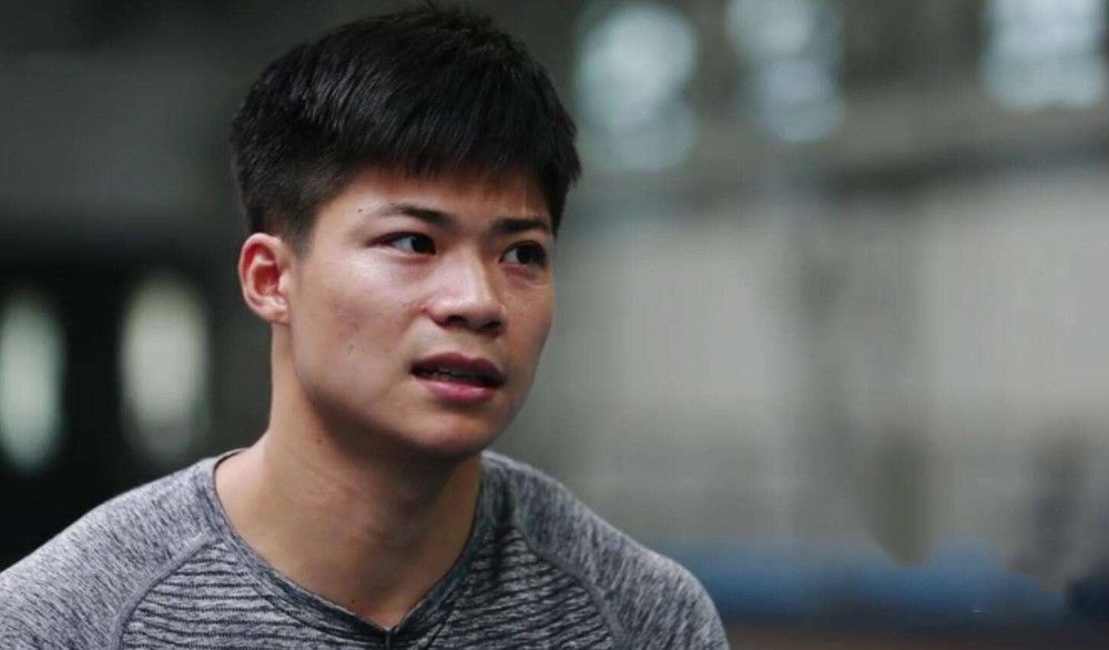 帕丁森的帅气魅力与蝙蝠侠相得益彰，优秀的下颌线条更是完美复刻漫画中蝙蝠侠的俊美大气